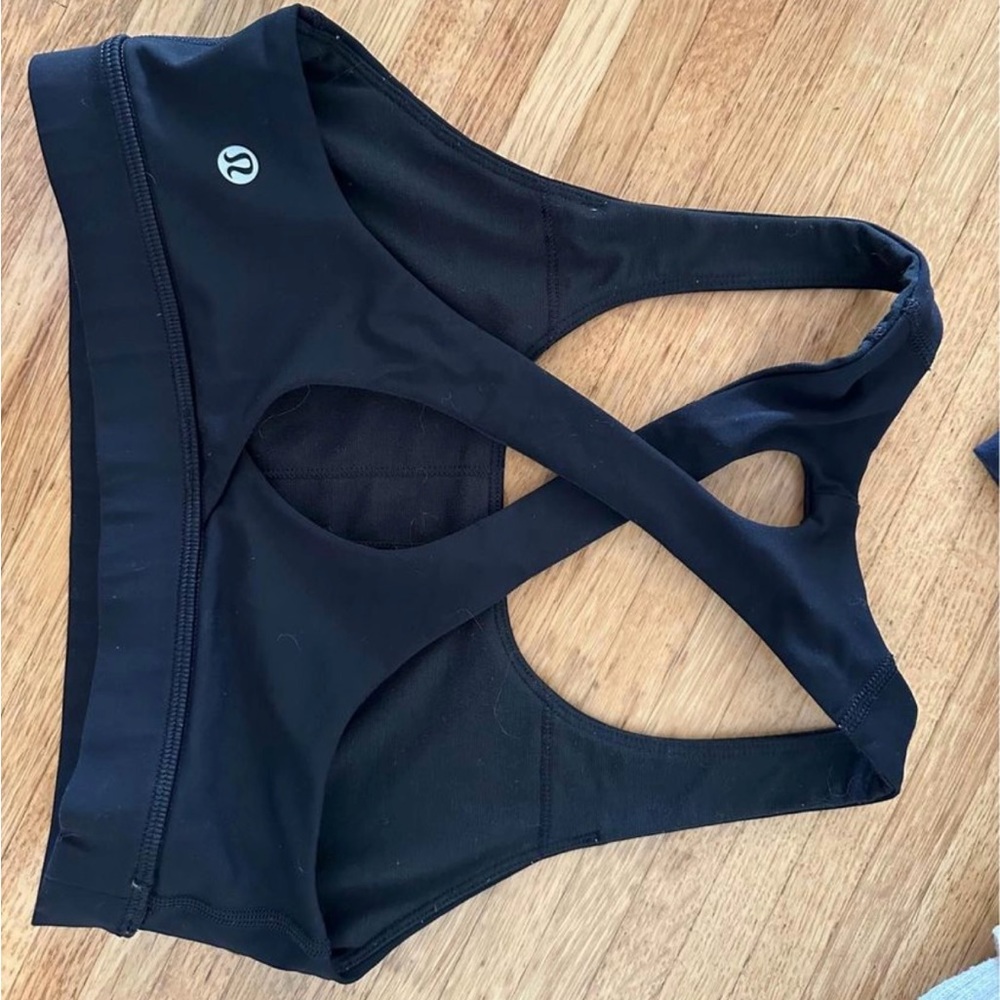 Lululemon sports bra size 4